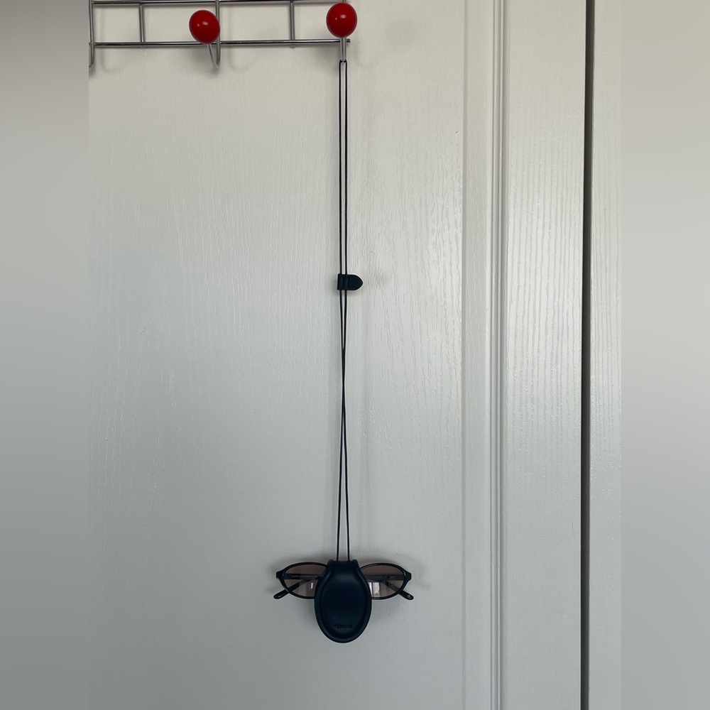 Tenuve Glasses Holder Necklace - Picture 6 of 8